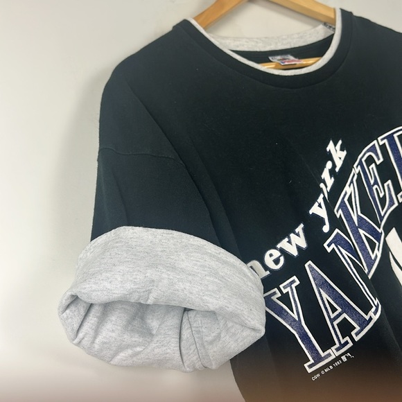 Vintage 90s MLB New York Yankees Tee - MLB, Black with White and Blue Print - XL - Picture 6 of 9